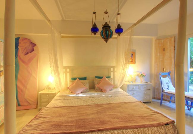 Villa in Marbella - 2042 Elegant Villa with Garden, heated Pool and Spacious Layout Villa in Marbella - 2042 Elegant Villa with Garden, heated Pool and Spacious Layout