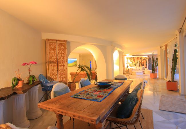 Villa in Marbella - 2042 Elegant Villa with Garden, heated Pool and Spacious Layout Villa in Marbella - 2042 Elegant Villa with Garden, heated Pool and Spacious Layout