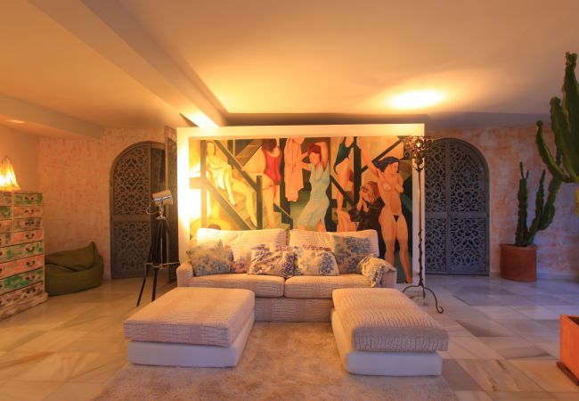 Villa in Marbella - 2042 Elegant Villa with Garden, heated Pool and Spacious Layout Villa in Marbella - 2042 Elegant Villa with Garden, heated Pool and Spacious Layout