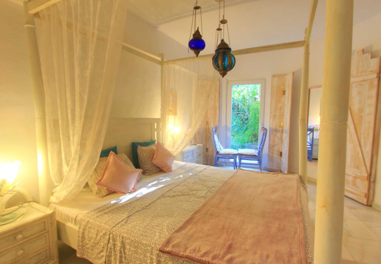 Villa in Marbella - 2042 Elegant Villa with Garden, heated Pool and Spacious Layout