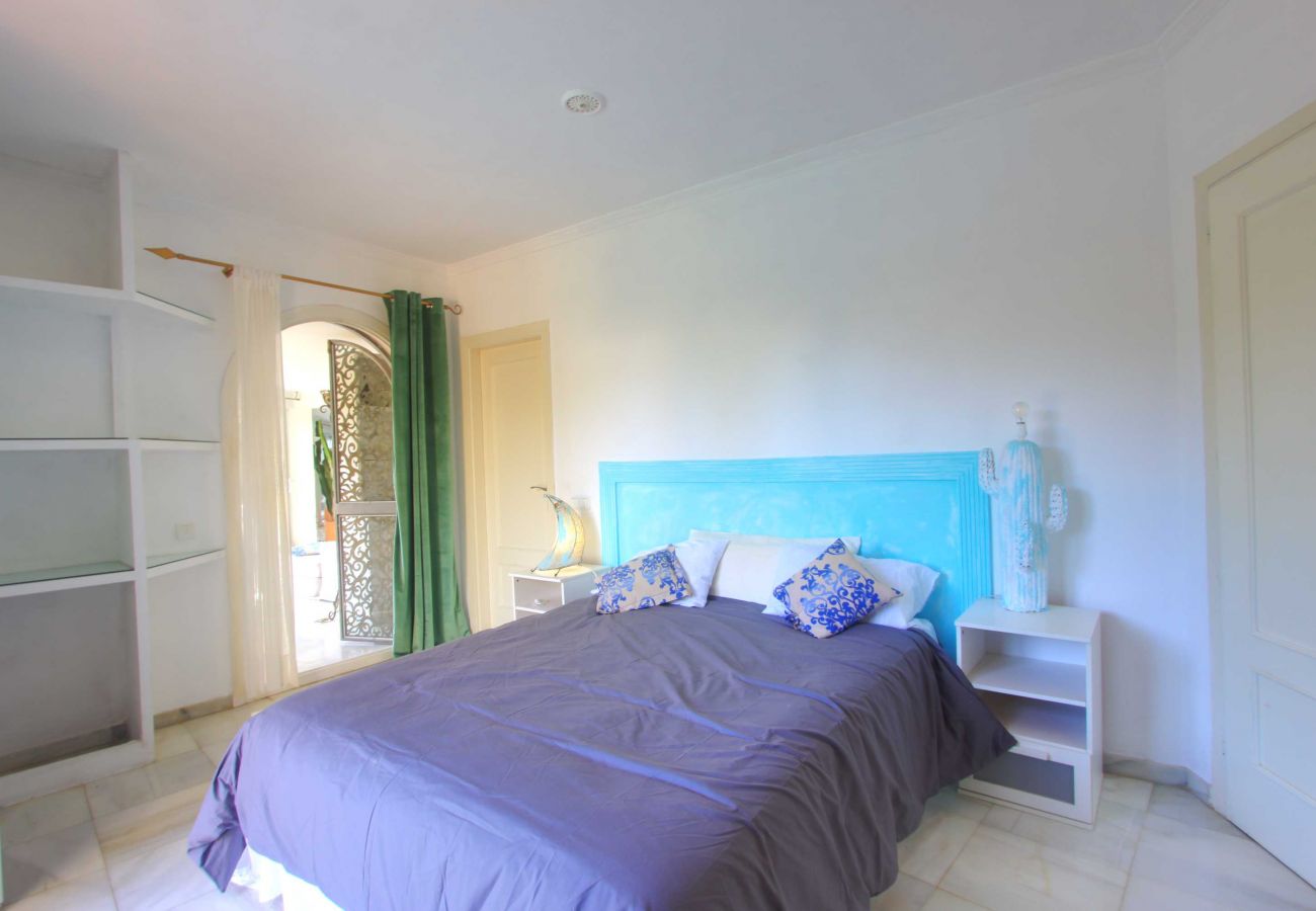 Villa in Marbella - 2042 Elegant Villa with Garden, heated Pool and Spacious Layout