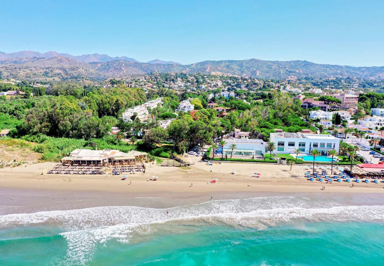 Apartment in Marbella - 1080 Luxury Family Penthouse with Rooftop Jacuzzi