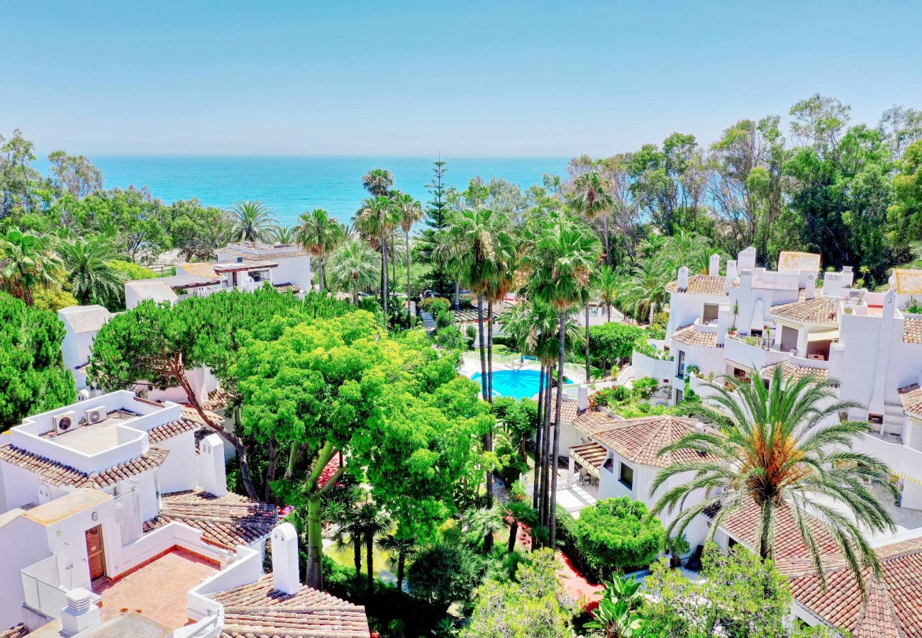 Apartment in Marbella - 1080 Luxury Family Penthouse with Rooftop Jacuzzi
