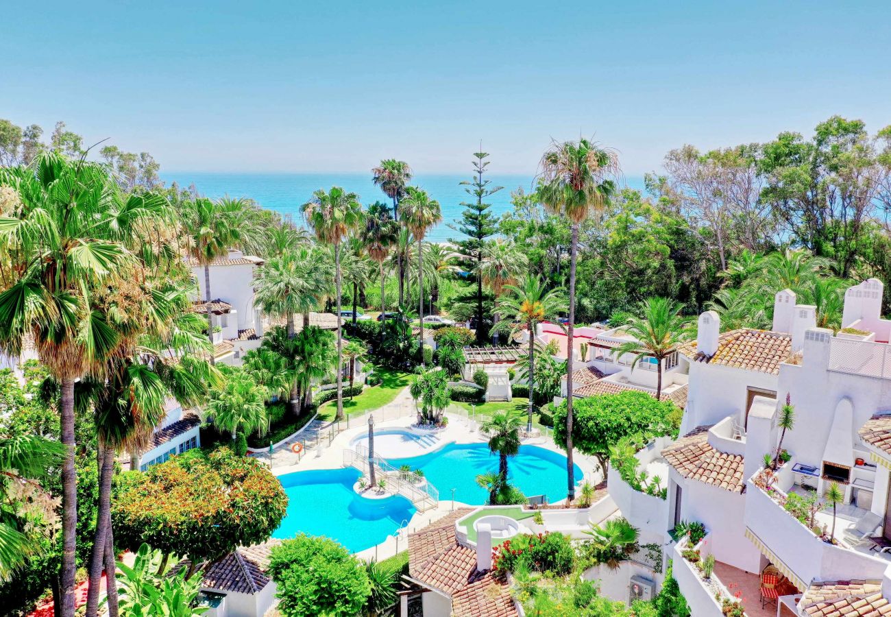 Apartment in Marbella - 1080 Luxury Family Penthouse with Rooftop Jacuzzi