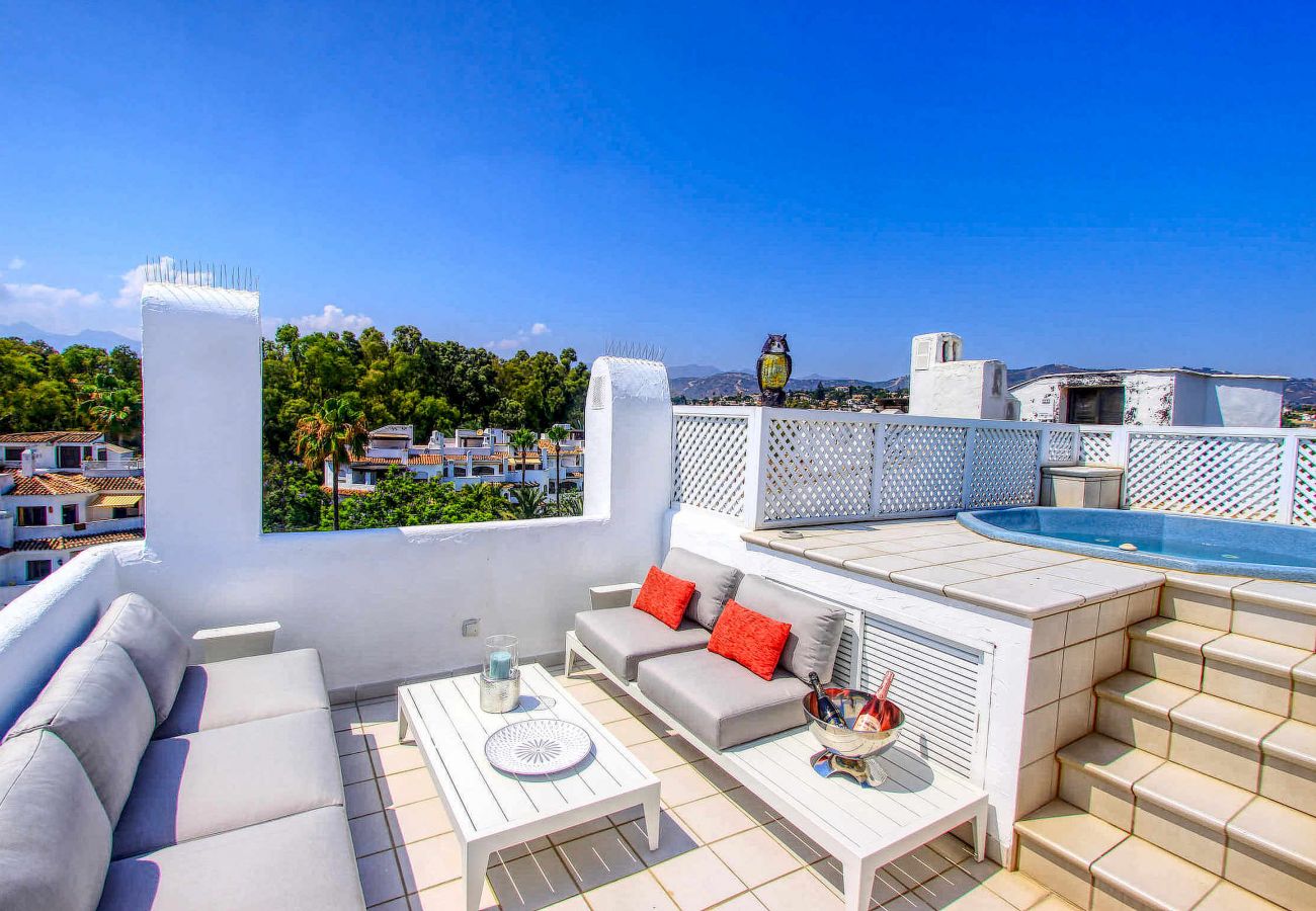 Apartment in Marbella - 1080 Luxury Family Penthouse with Rooftop Jacuzzi