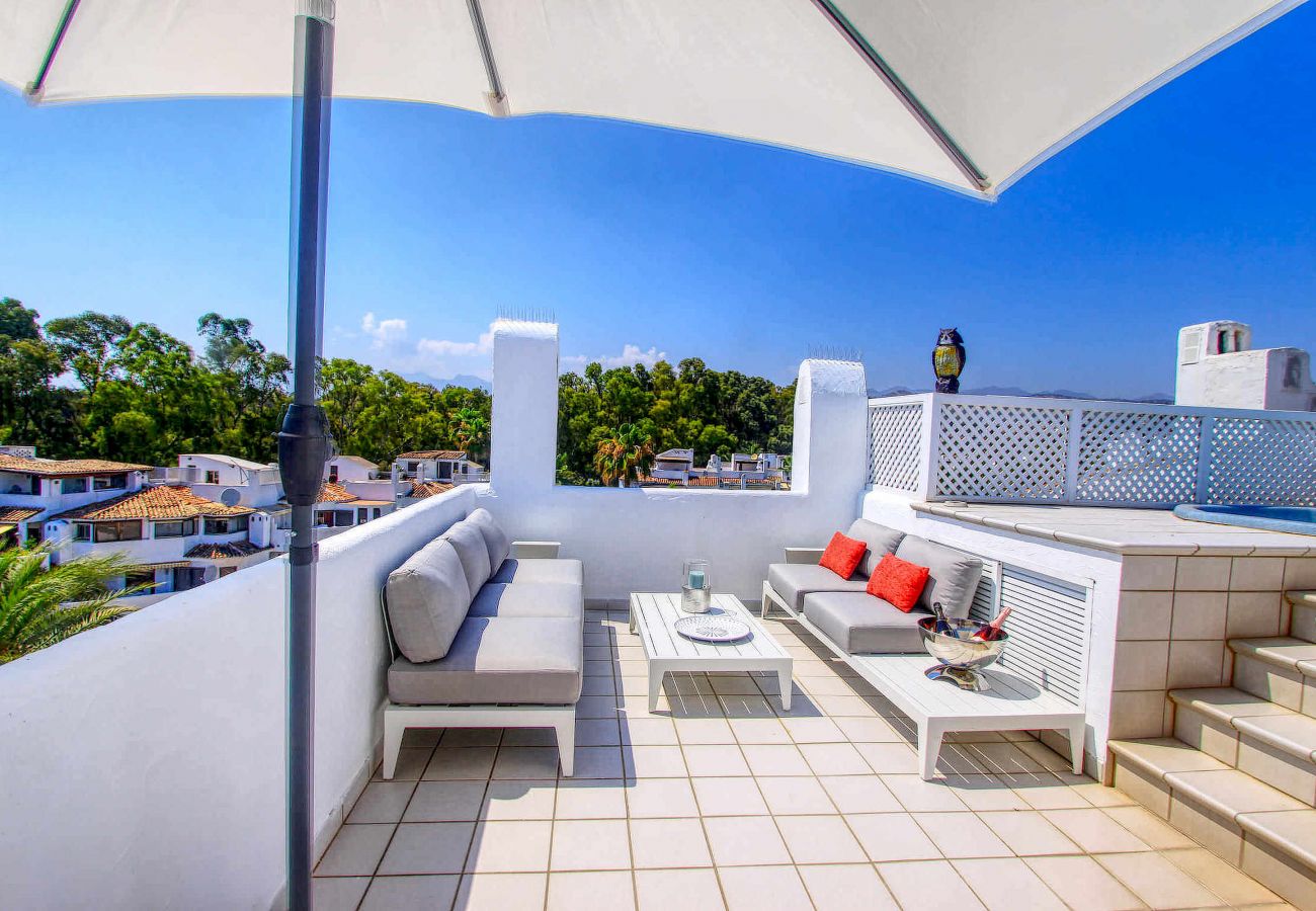 Apartment in Marbella - 1080 Luxury Family Penthouse with Rooftop Jacuzzi