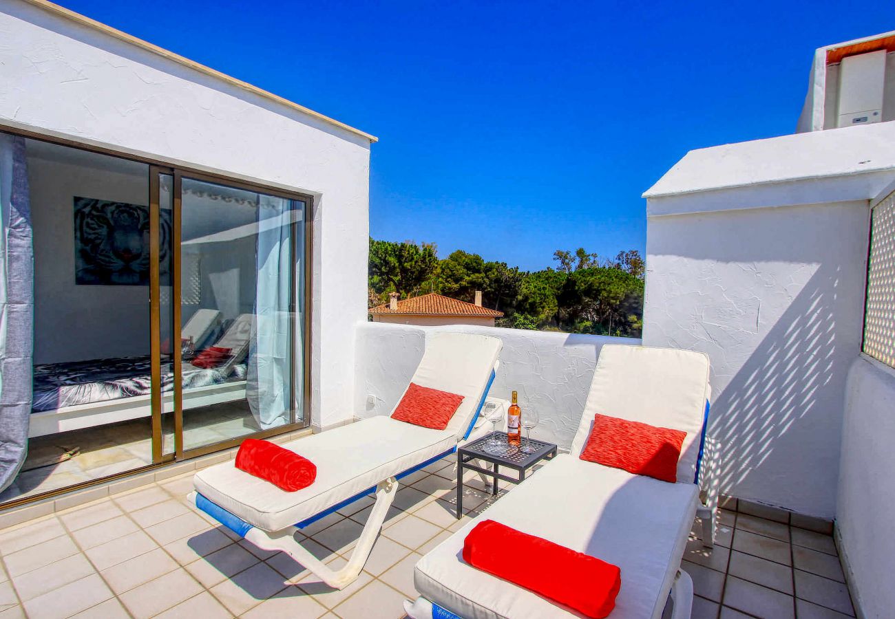 Apartment in Marbella - 1080 Luxury Family Penthouse with Rooftop Jacuzzi