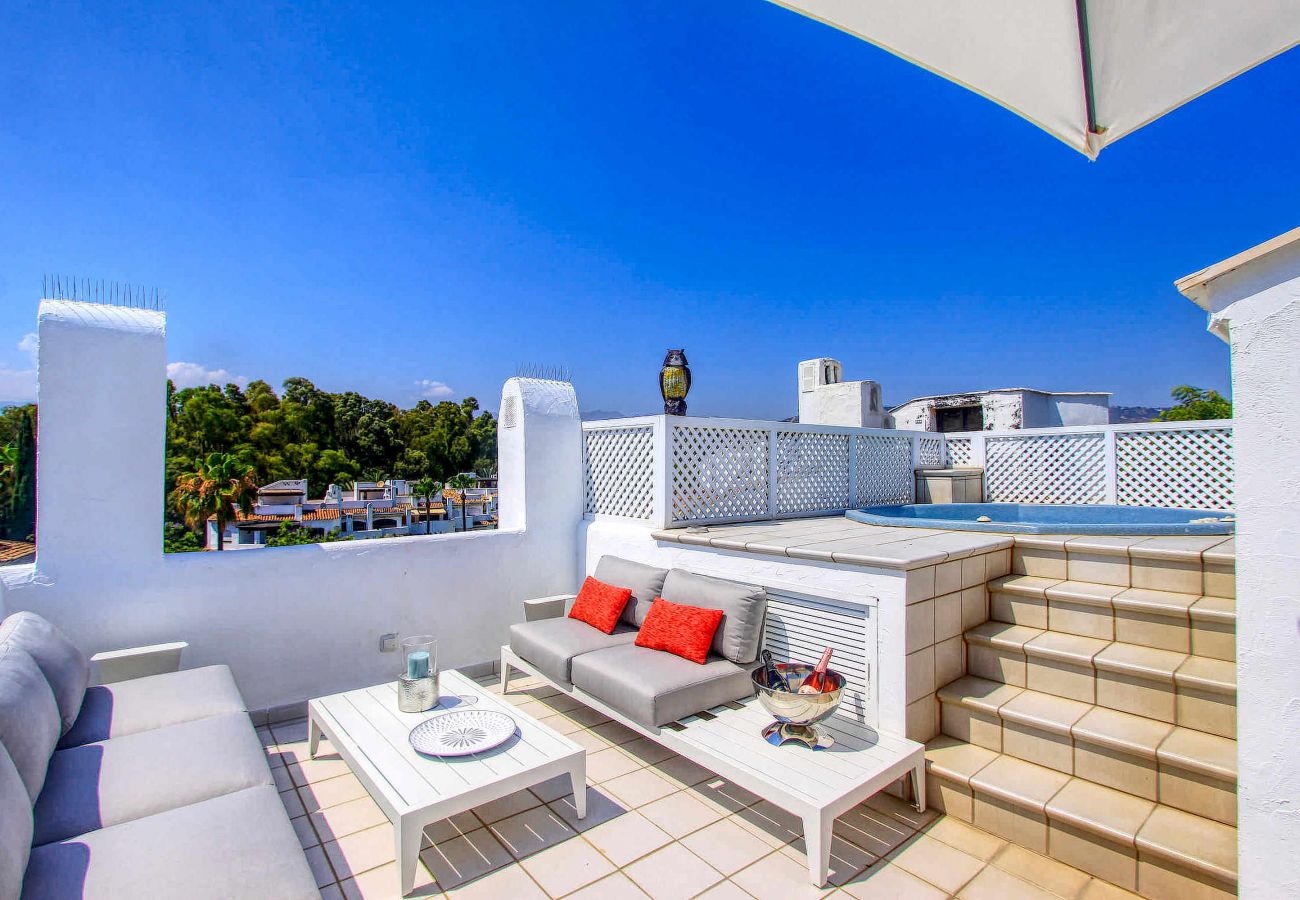 Apartment in Marbella - 1080 Luxury Family Penthouse with Rooftop Jacuzzi