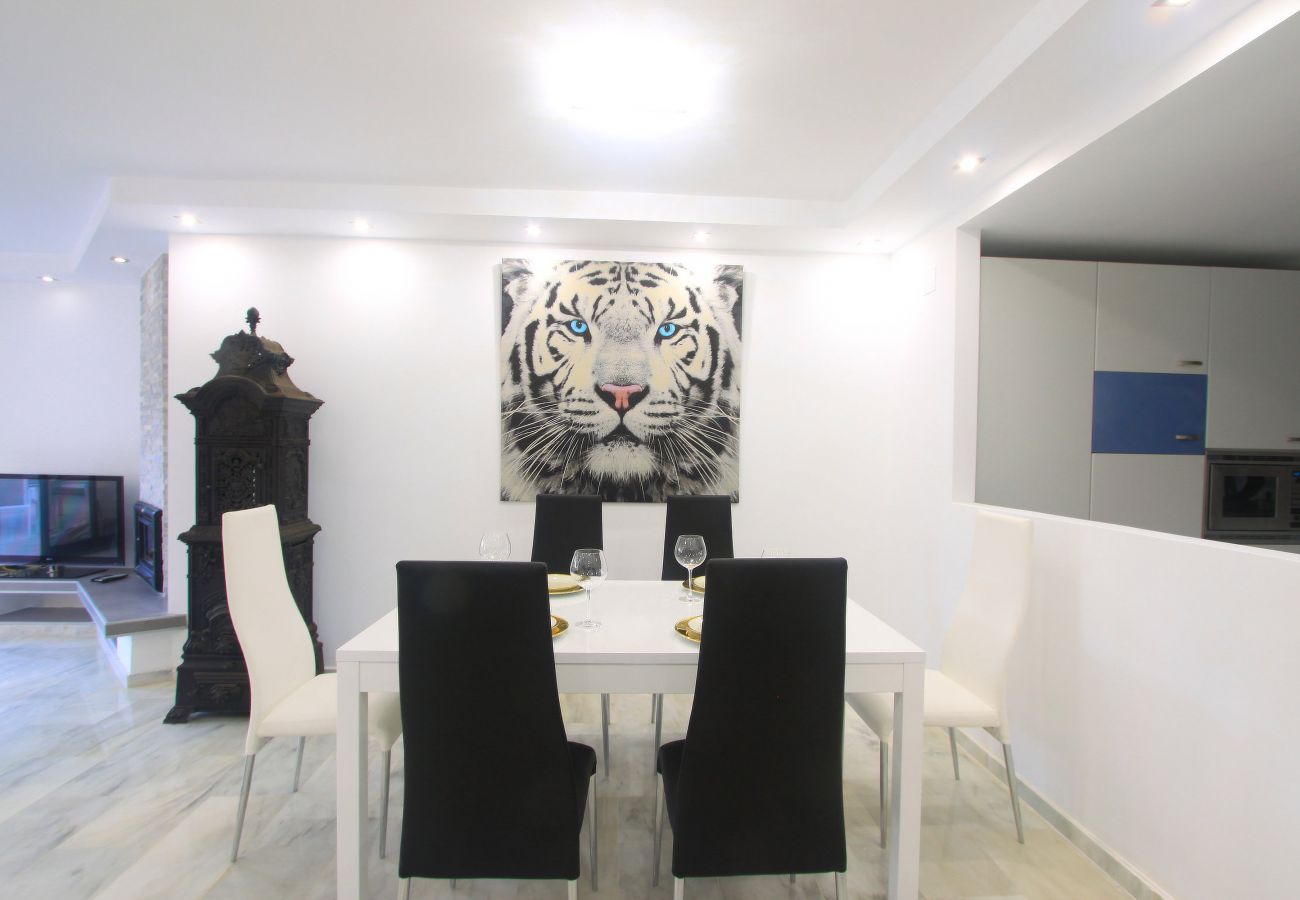 Apartment in Marbella - 1080 Luxury Family Penthouse with Rooftop Jacuzzi