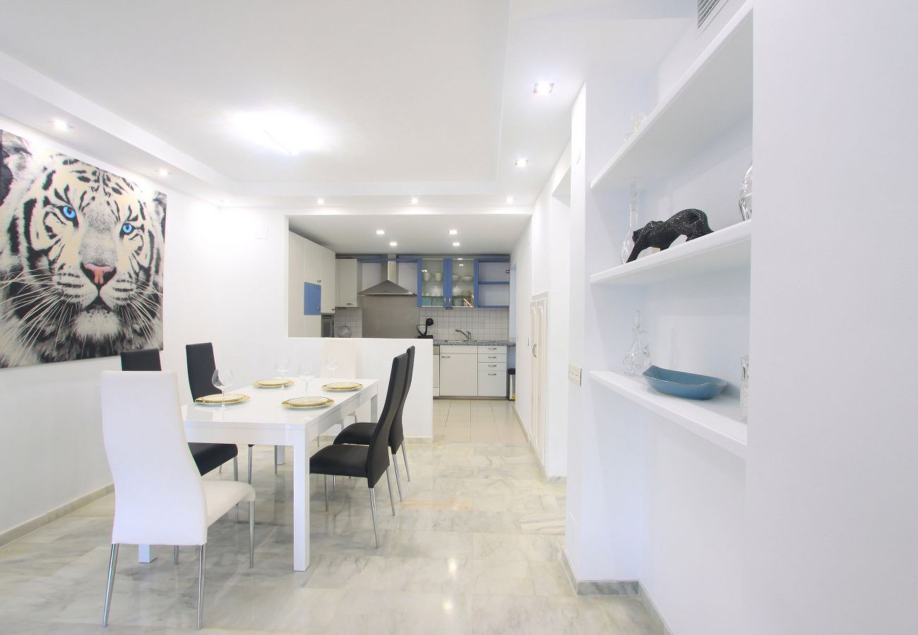 Apartment in Marbella - 1080 Luxury Family Penthouse with Rooftop Jacuzzi
