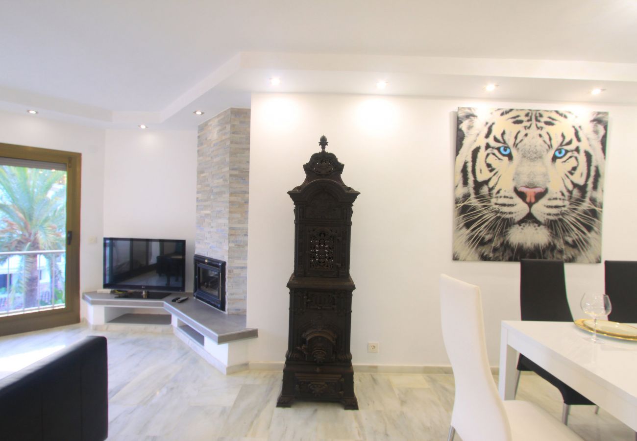 Apartment in Marbella - 1080 Luxury Family Penthouse with Rooftop Jacuzzi