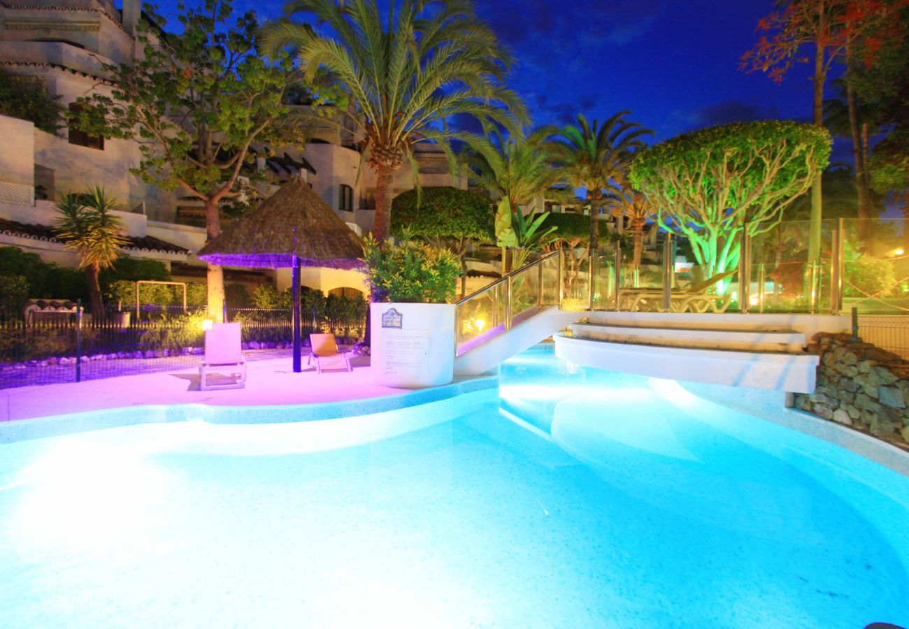 Apartment in Marbella - 1080 Luxury Family Penthouse with Rooftop Jacuzzi