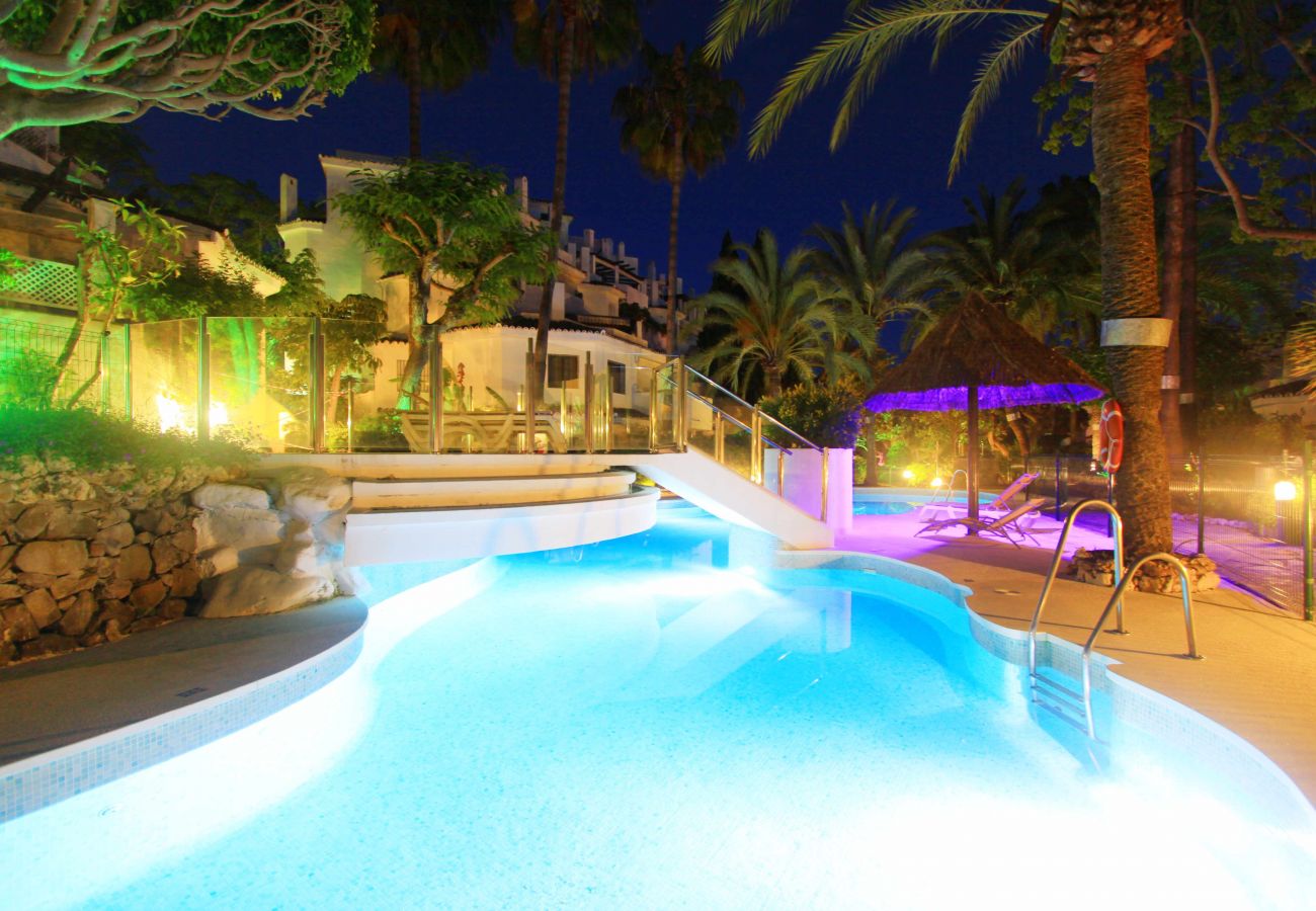 Apartment in Marbella - 1080 Luxury Family Penthouse with Rooftop Jacuzzi
