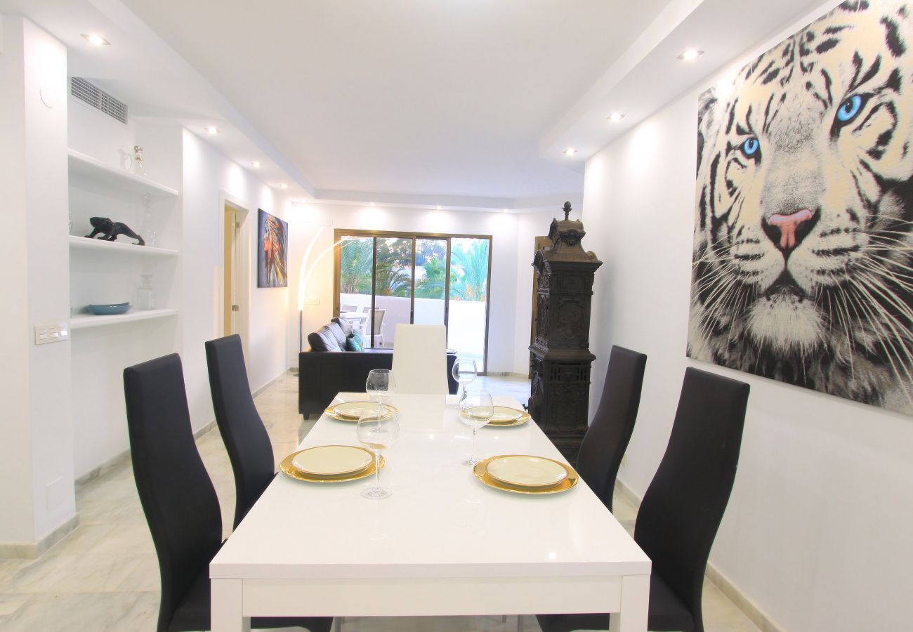 Apartment in Marbella - 1080 Luxury Family Penthouse with Rooftop Jacuzzi