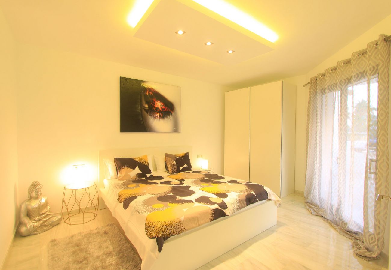 Apartment in Marbella - 1080 Luxury Family Penthouse with Rooftop Jacuzzi