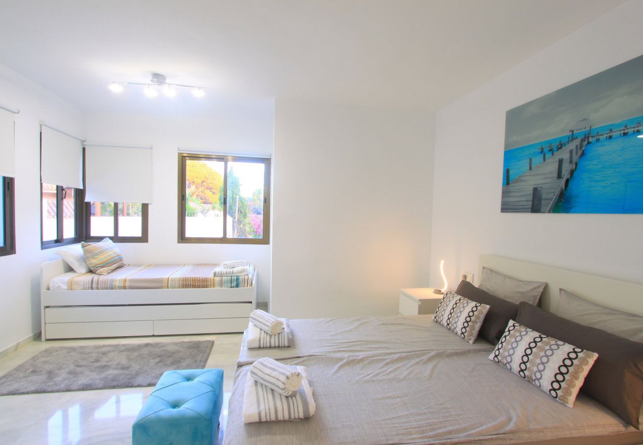 Apartment in Marbella - 1080 Luxury Family Penthouse with Rooftop Jacuzzi