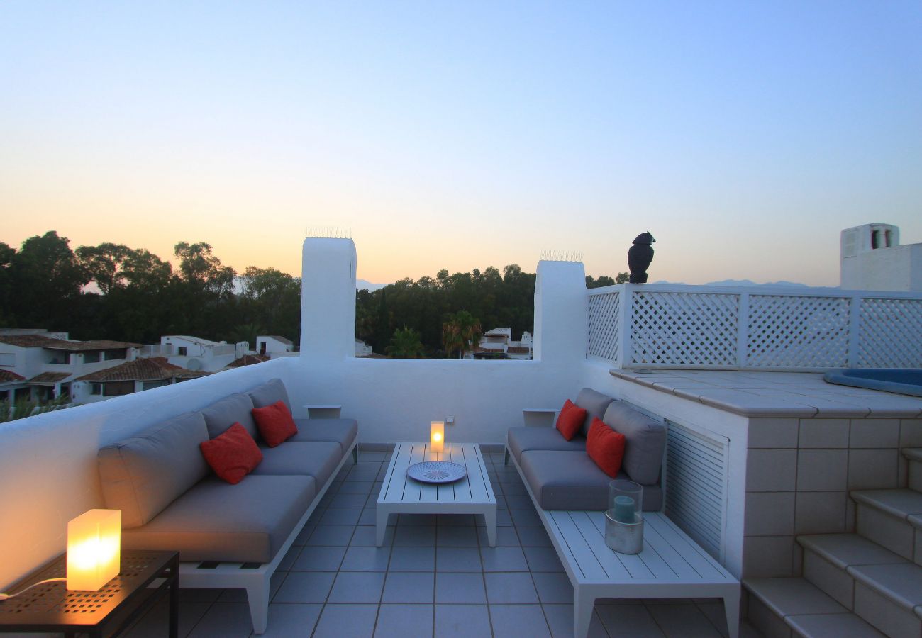 Apartment in Marbella - 1080 Luxury Family Penthouse with Rooftop Jacuzzi