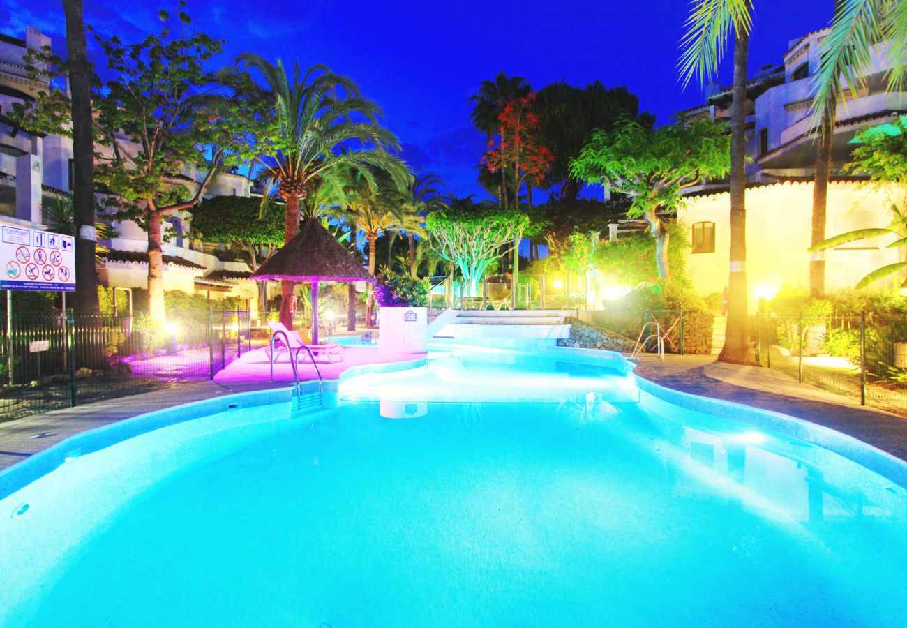 Apartment in Marbella - 1080 Luxury Family Penthouse with Rooftop Jacuzzi
