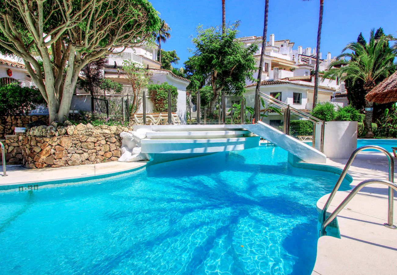 Apartment in Marbella - 1080 Luxury Family Penthouse with Rooftop Jacuzzi