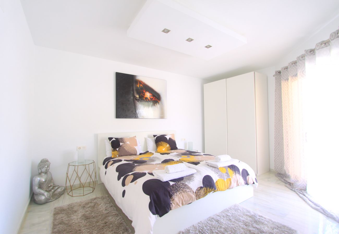 Apartment in Marbella - 1080 Luxury Family Penthouse with Rooftop Jacuzzi