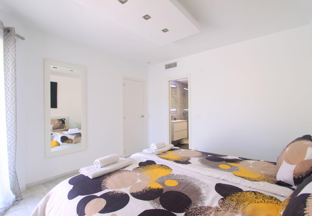 Apartment in Marbella - 1080 Luxury Family Penthouse with Rooftop Jacuzzi