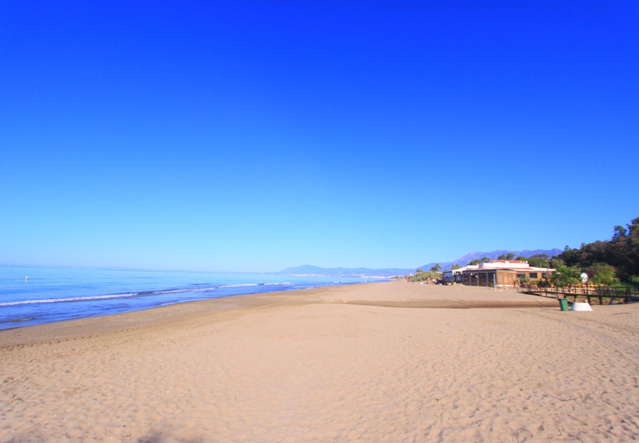 Apartment in Marbella - 1080 Luxury Family Penthouse with Rooftop Jacuzzi