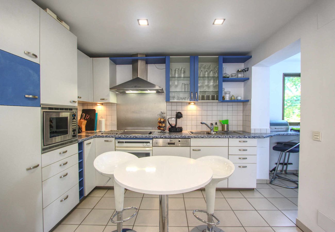 Apartment in Marbella - 1080 Luxury Family Penthouse with Rooftop Jacuzzi