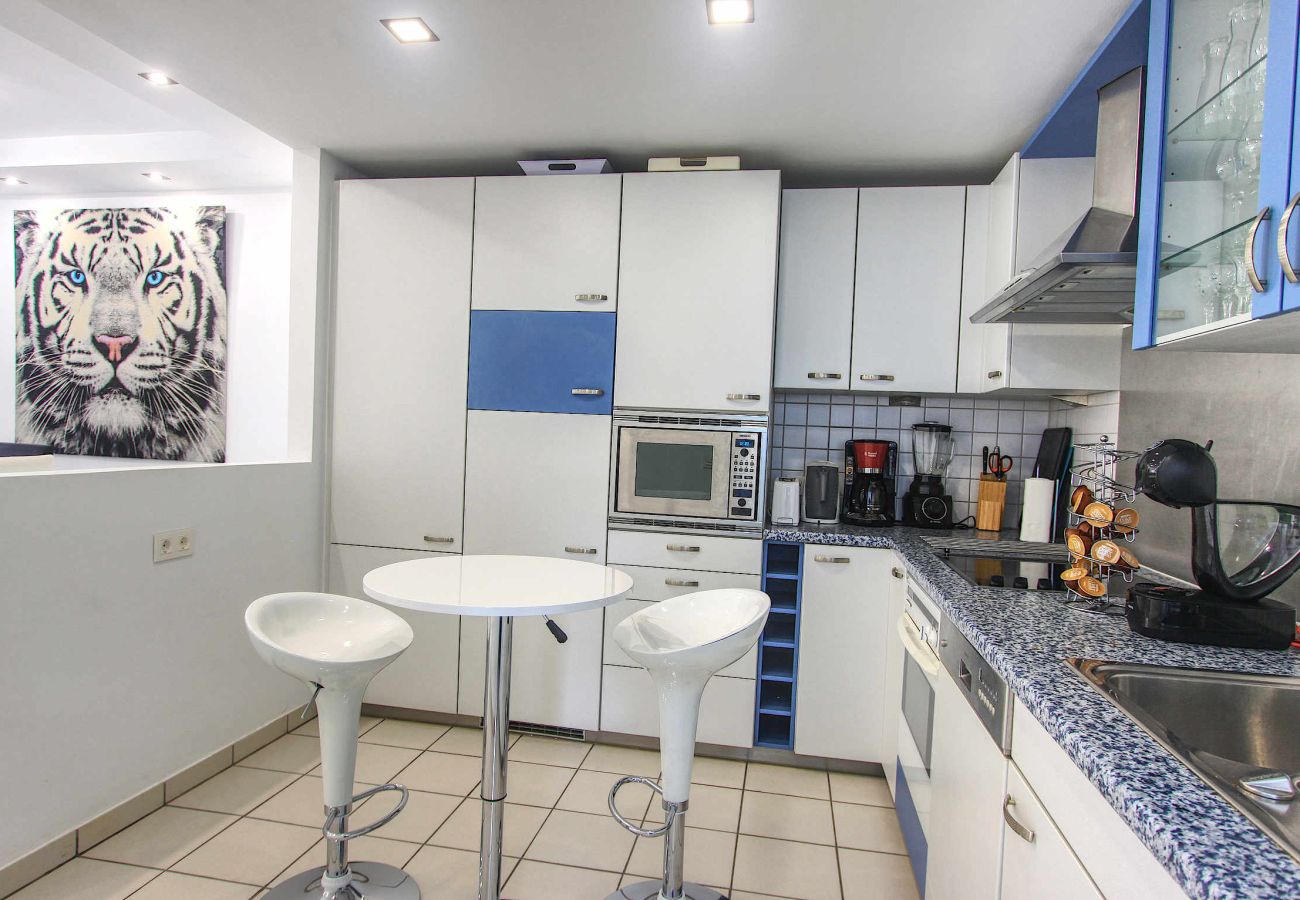 Apartment in Marbella - 1080 Luxury Family Penthouse with Rooftop Jacuzzi