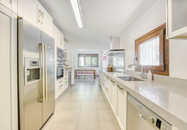 Villa in Marbella - 1102 Elegant Villa with Heated Pool and Prime Location Villa in Marbella - 1102 Elegant Villa with Heated Pool and Prime Location