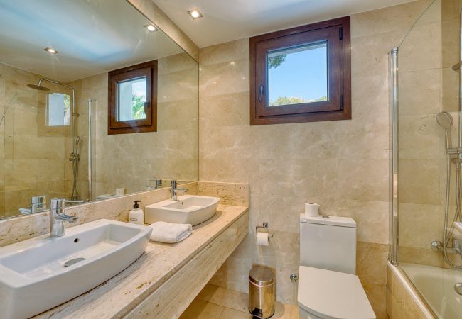 Villa in Marbella - 1102 Elegant Villa with Heated Pool and Prime Location Villa in Marbella - 1102 Elegant Villa with Heated Pool and Prime Location