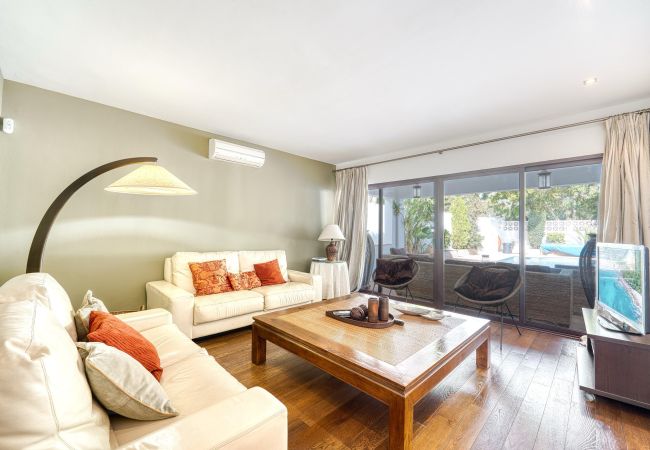 Villa in Marbella - 1102 Elegant Villa with Heated Pool and Prime Location Villa in Marbella - 1102 Elegant Villa with Heated Pool and Prime Location