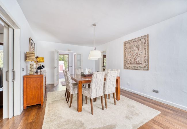 Villa in Marbella - 1102 Elegant Villa with Heated Pool and Prime Location Villa in Marbella - 1102 Elegant Villa with Heated Pool and Prime Location