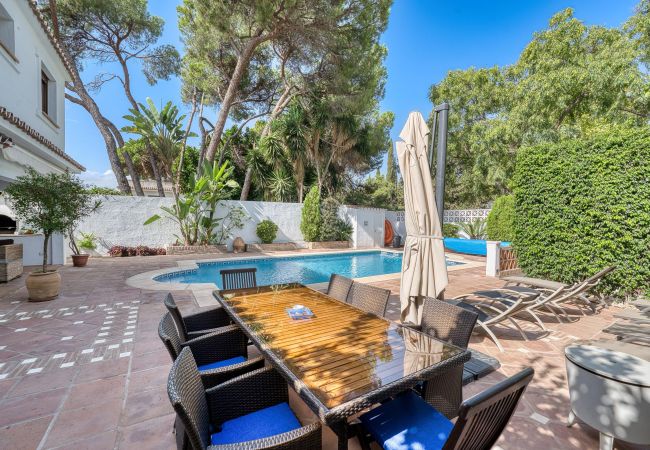Villa in Marbella - 1102 Elegant Villa with Heated Pool and Prime Location Villa in Marbella - 1102 Elegant Villa with Heated Pool and Prime Location