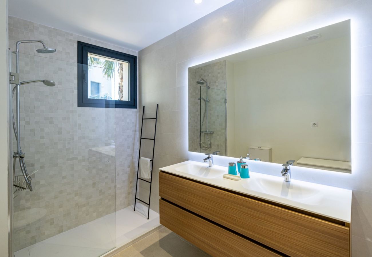 Apartment in Estepona - MDG-623