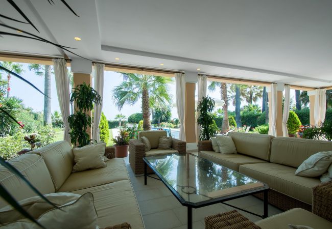 Villa in Estepona - 1072 Beachfront El Paraiso Retreat with Private Pool & BBQ Villa in Estepona - 1072 Beachfront El Paraiso Retreat with Private Pool & BBQ