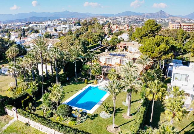 Villa in Estepona - 1072 Beachfront El Paraiso Retreat with Private Pool & BBQ Villa in Estepona - 1072 Beachfront El Paraiso Retreat with Private Pool & BBQ