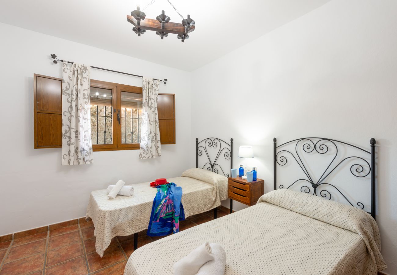 Villa in Torrox - Villa La Coscoja in Torrox: A Luxury Retreat with Extraordinary Views
