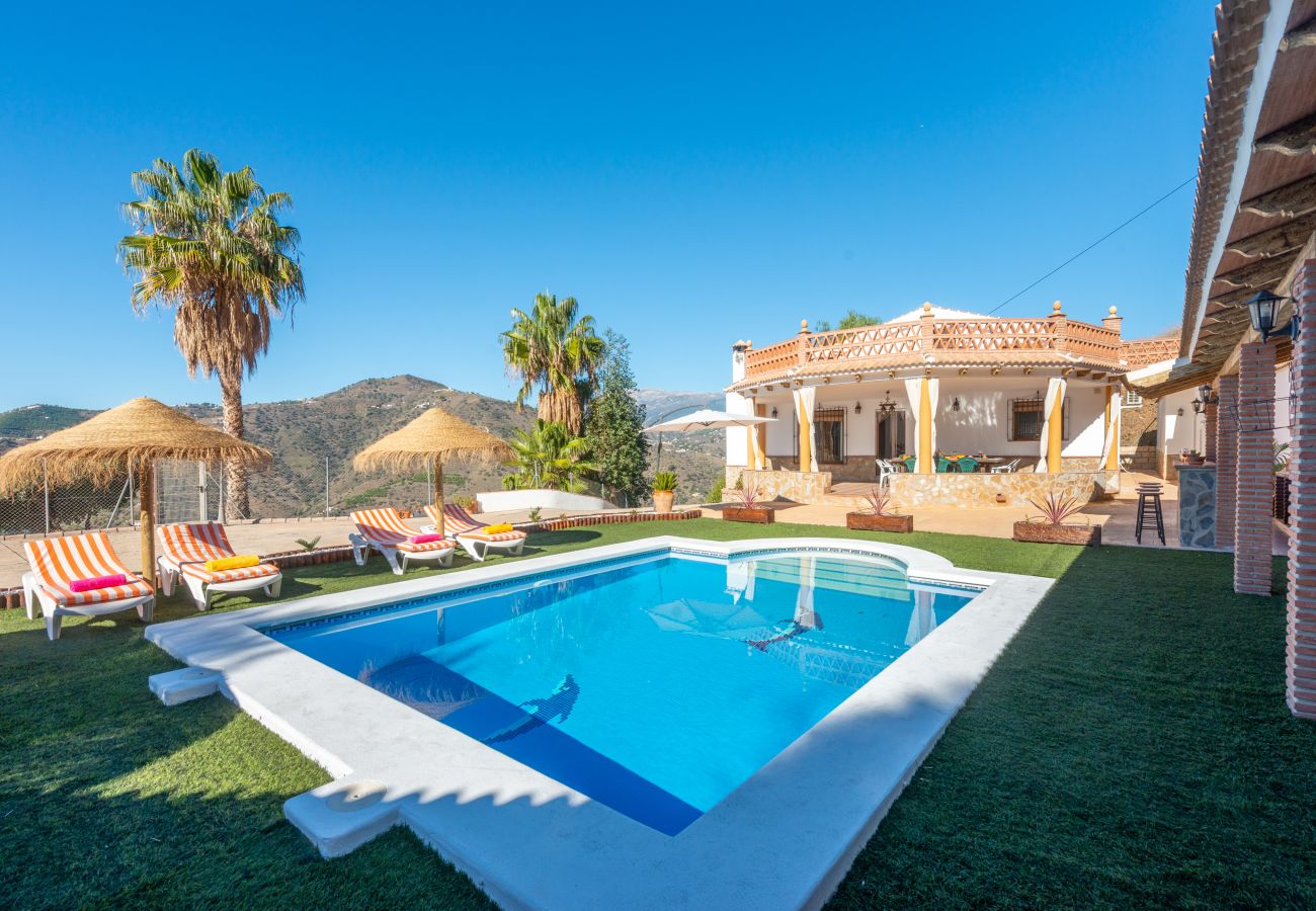 Villa in Torrox - Villa La Coscoja in Torrox: A Luxury Retreat with Extraordinary Views