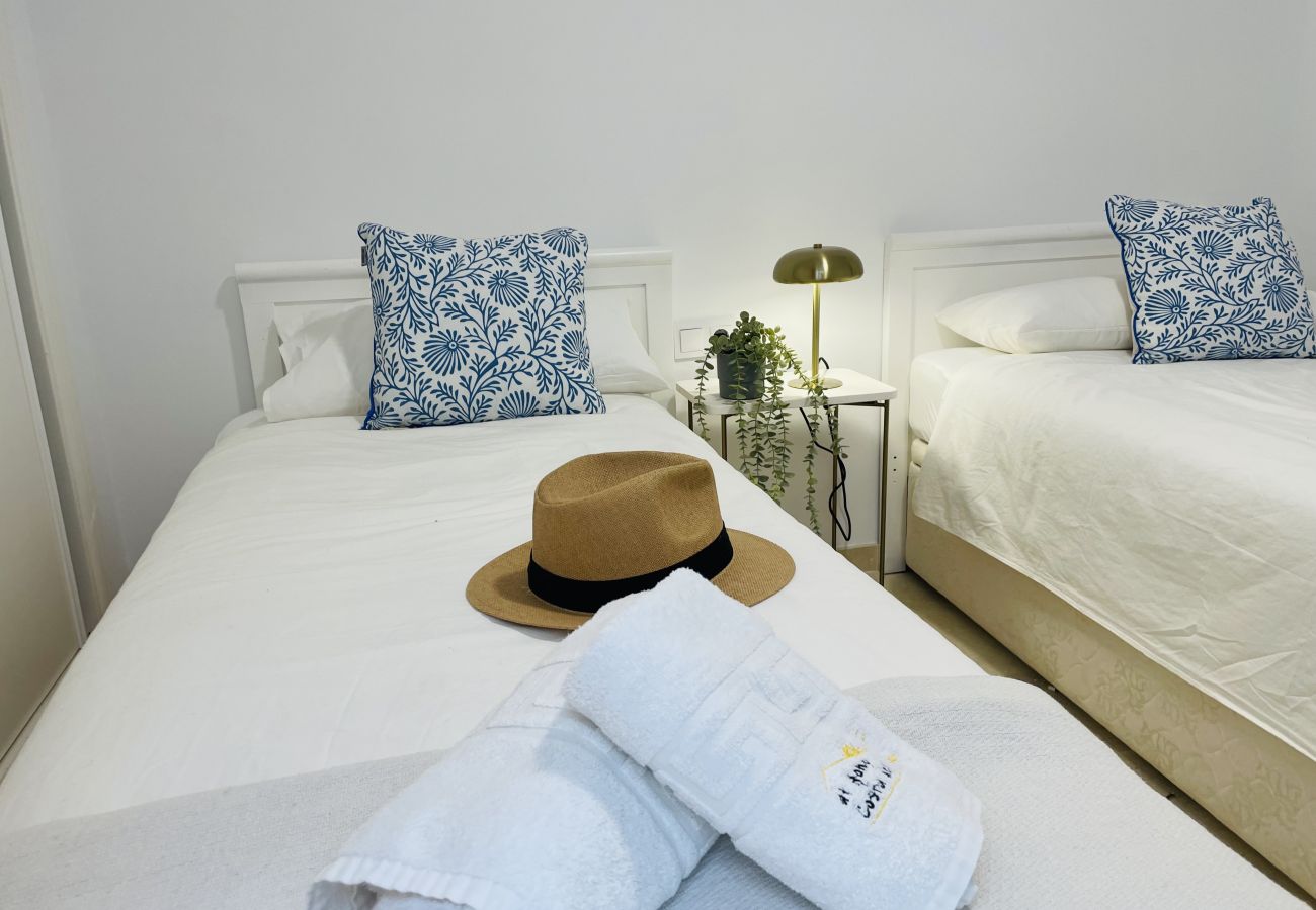Apartment in Marbella - Sol de Marbella apartment with sea views