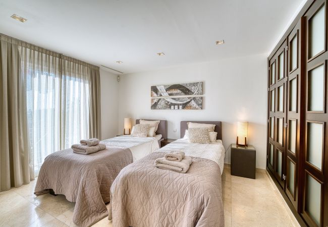 Villa in Marbella - 3055 Luxury Villa with Pool and Sea Views  Villa in Marbella - 3055 Luxury Villa with Pool and Sea Views