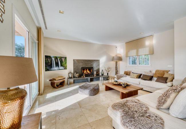 Villa in Marbella - 3055 Luxury Villa with Pool and Sea Views  Villa in Marbella - 3055 Luxury Villa with Pool and Sea Views