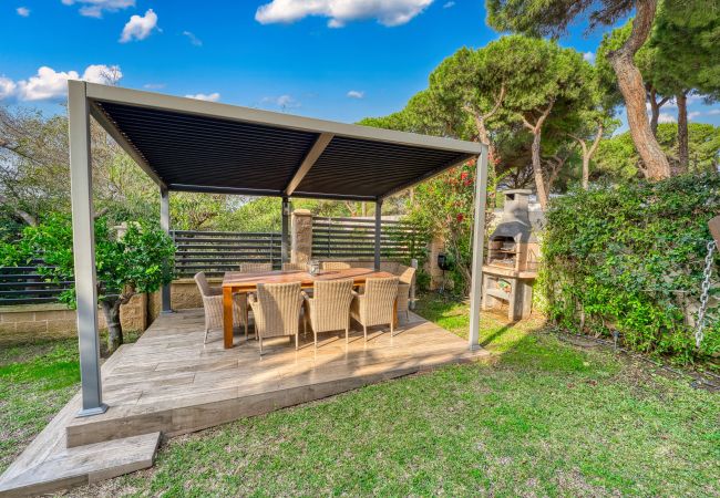 Villa in Marbella - 3055 Luxury Villa with Pool and Sea Views  Villa in Marbella - 3055 Luxury Villa with Pool and Sea Views