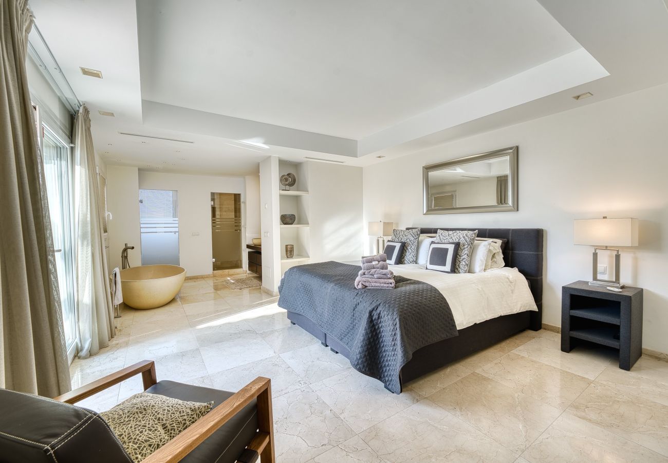 Villa in Marbella - 3055