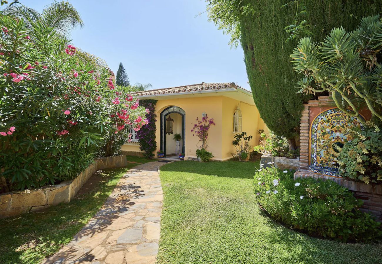 Villa in Marbella - 3088 Bungalow, nice sea views, private garden 