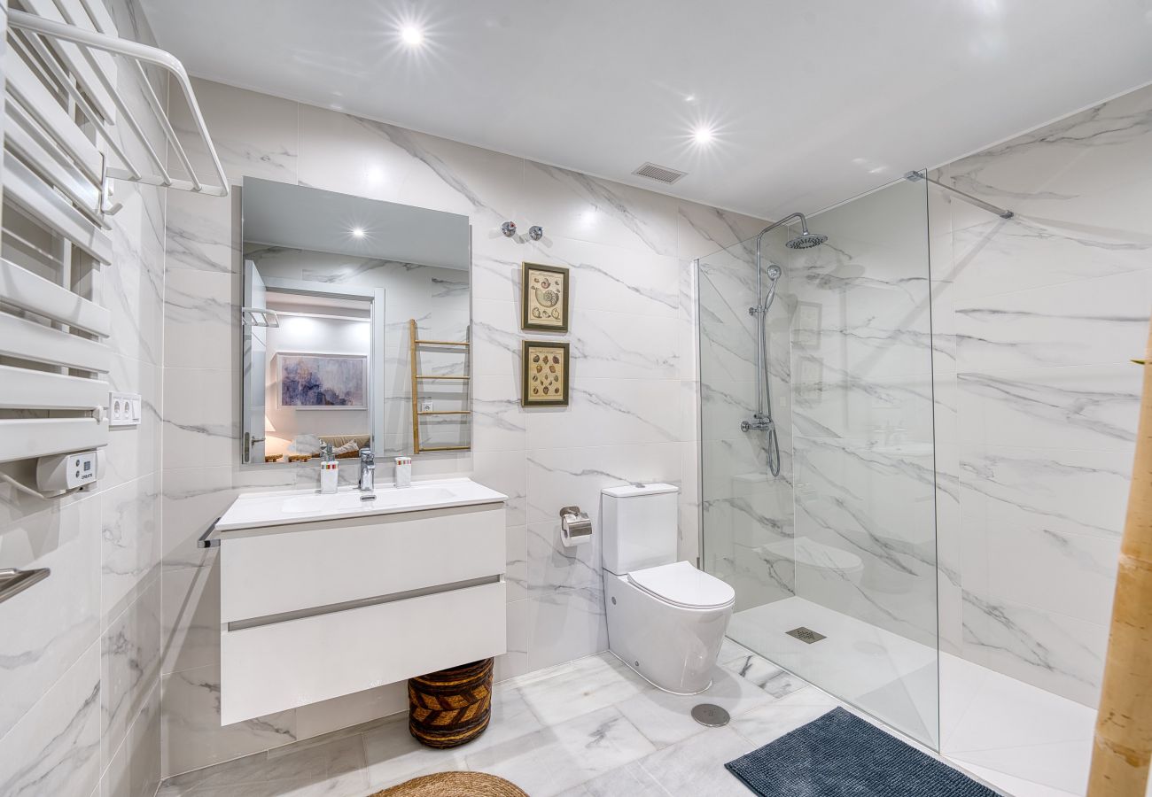 Apartment in Marbella - 2045 Golden Beach Apartment – Steps from the Sea