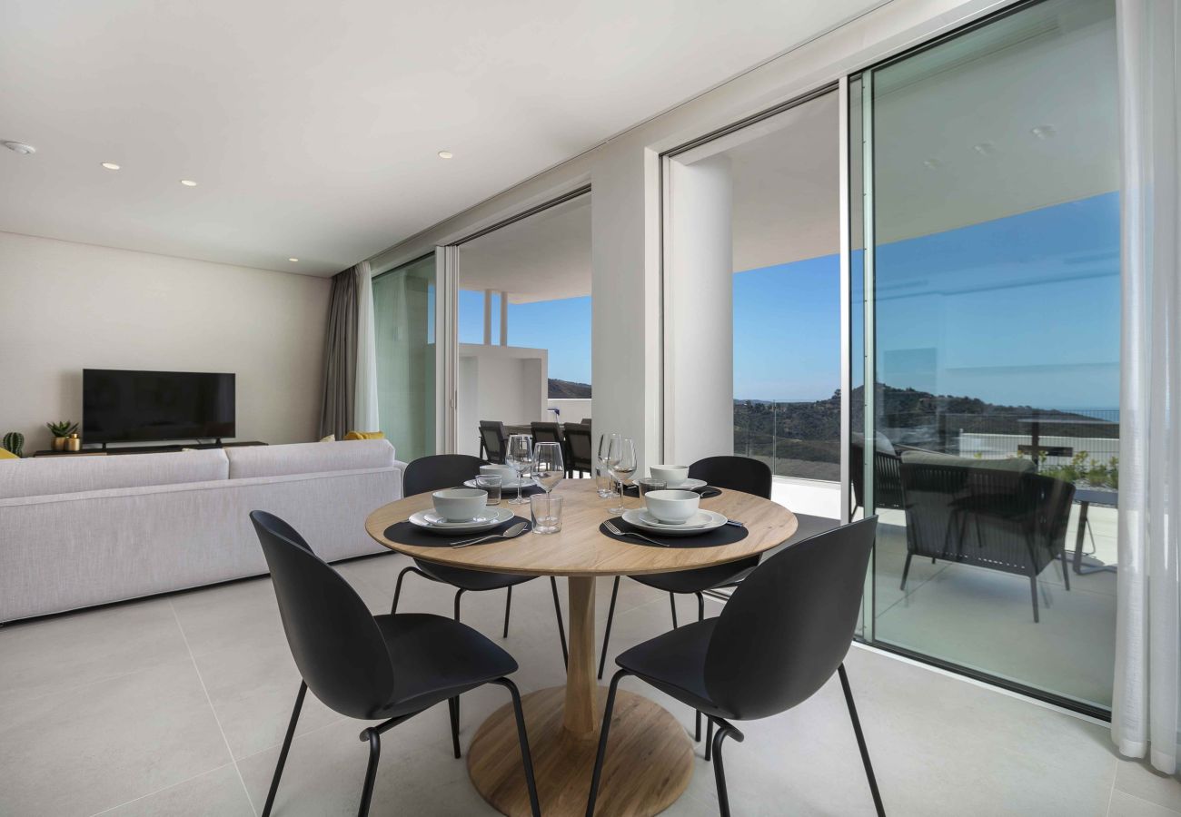 Apartment in Ojen - 3060 Apartment with extraordinary sea views in Palo Alto