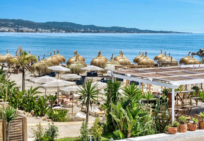  in Marbella - 3095 Elegant Beachside Apartment in Puerto Banús