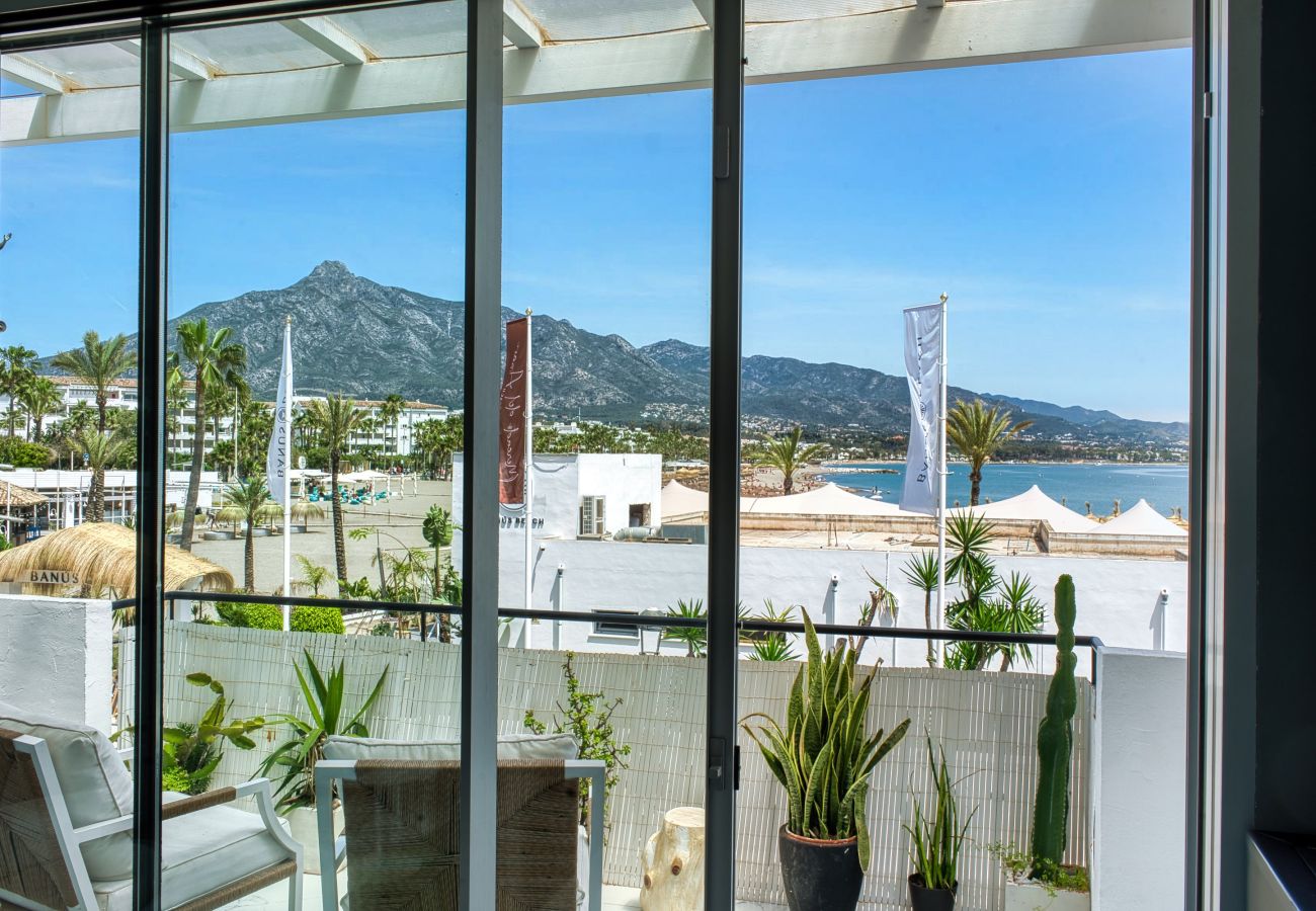 Apartment in Marbella - 3095 Elegant Beachside Apartment in Puerto Banús