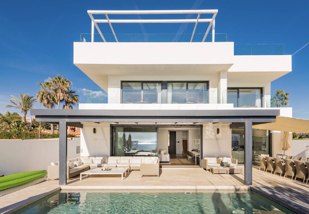 Villa in Marbella - Frontline Beach Costabella (r2576927) 
