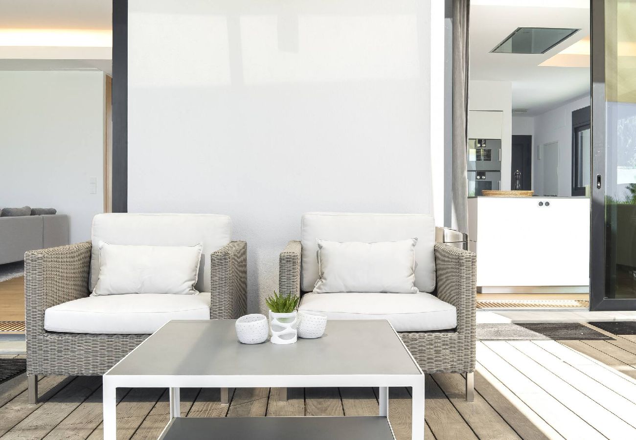 Villa in Marbella - Frontline Beach Costabella (r2576927) 